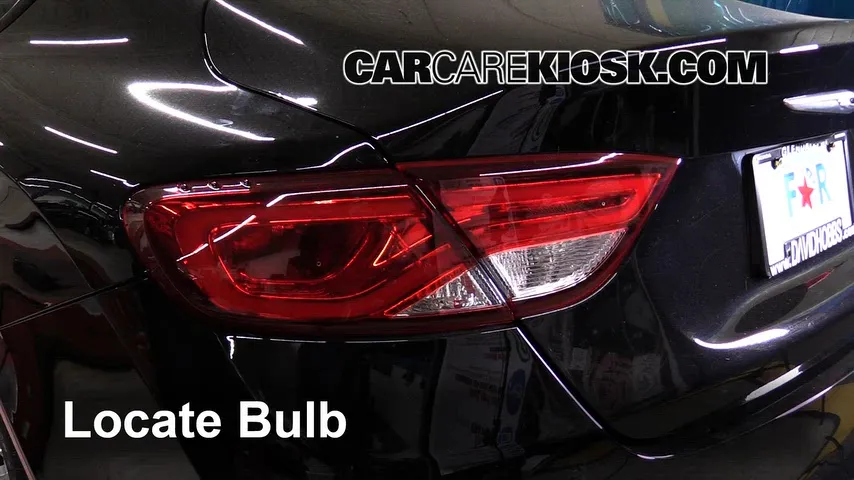 2016 Chrysler 200 S 3.6L V6 FlexFuel Lights Turn Signal - Rear (replace bulb)